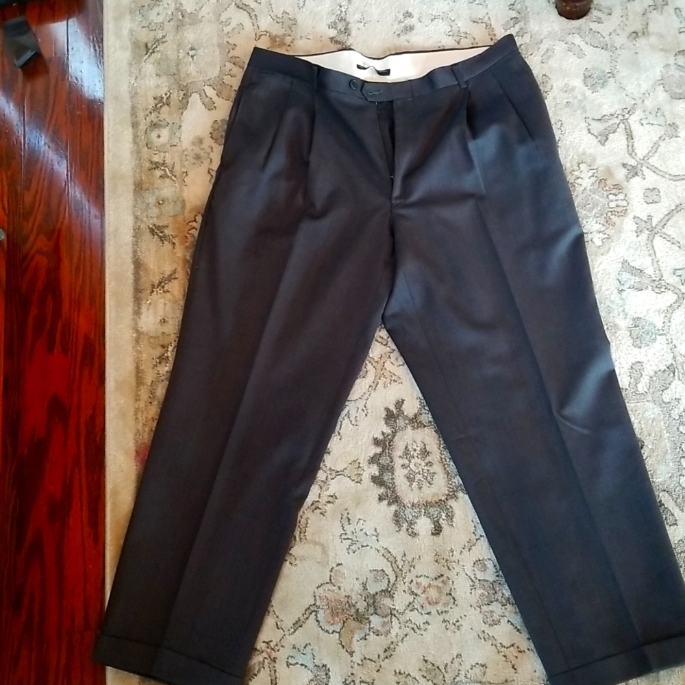 Black banana republic men's, pants in nice shape,